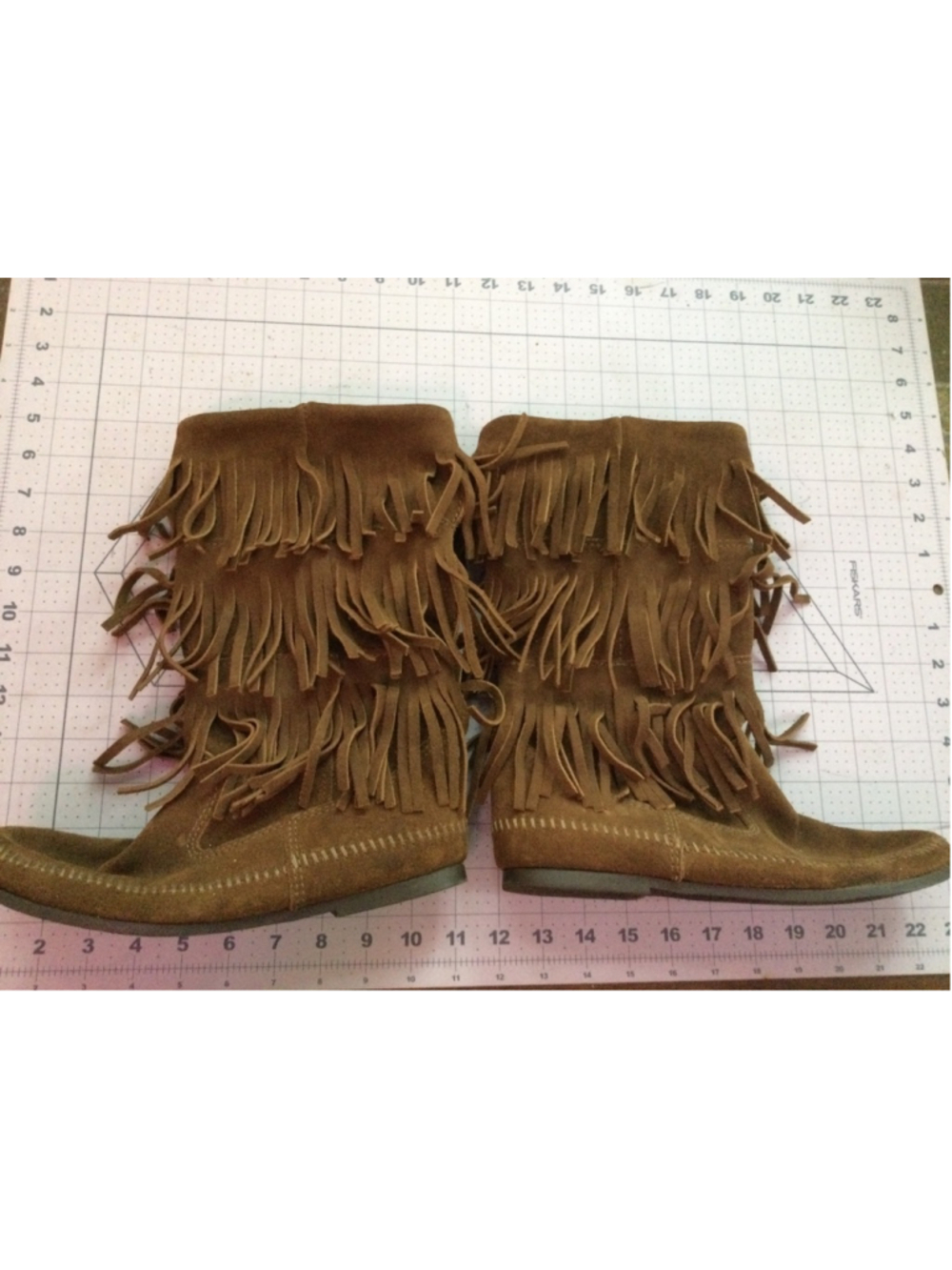 Women's Minnetonka Brown Suede Fringe Moccasin Boots Size 9